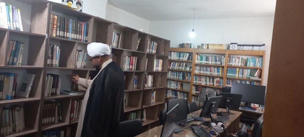 بازدید معاون منابع انسانی و پشتیبانی حوزه‌های علمیه خواهران از مدرسه علمیه ریحانه الرسول(س) یزد