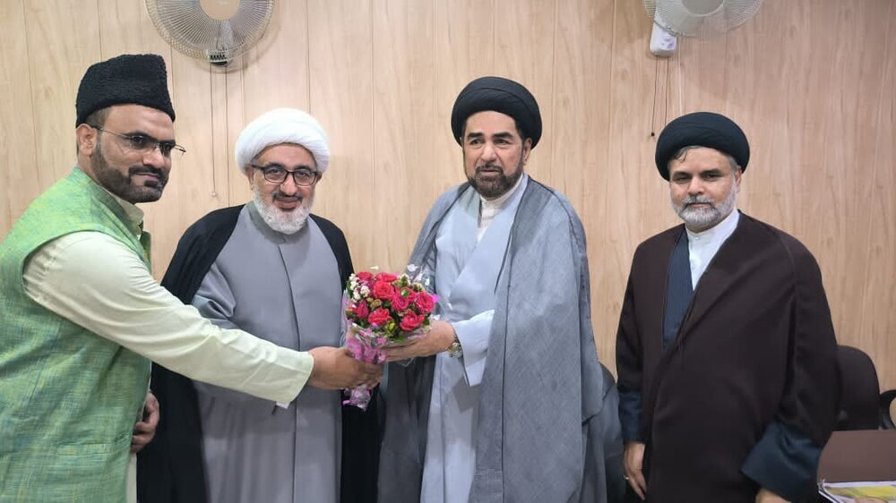 Rep. of Supreme Leader in India meets with scholars of Lucknow