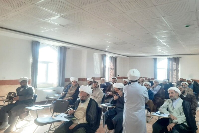 دورههای تخصصی «کارگاههای دانشافزایی» اساتید حوزه علمیه کرمانشاه برگزار شد+ عکس