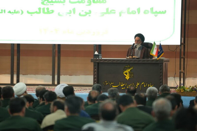 تحریمها منجر به استفاده از ظرفیتهای داخلی شده است / سپاه مایه افتخار است