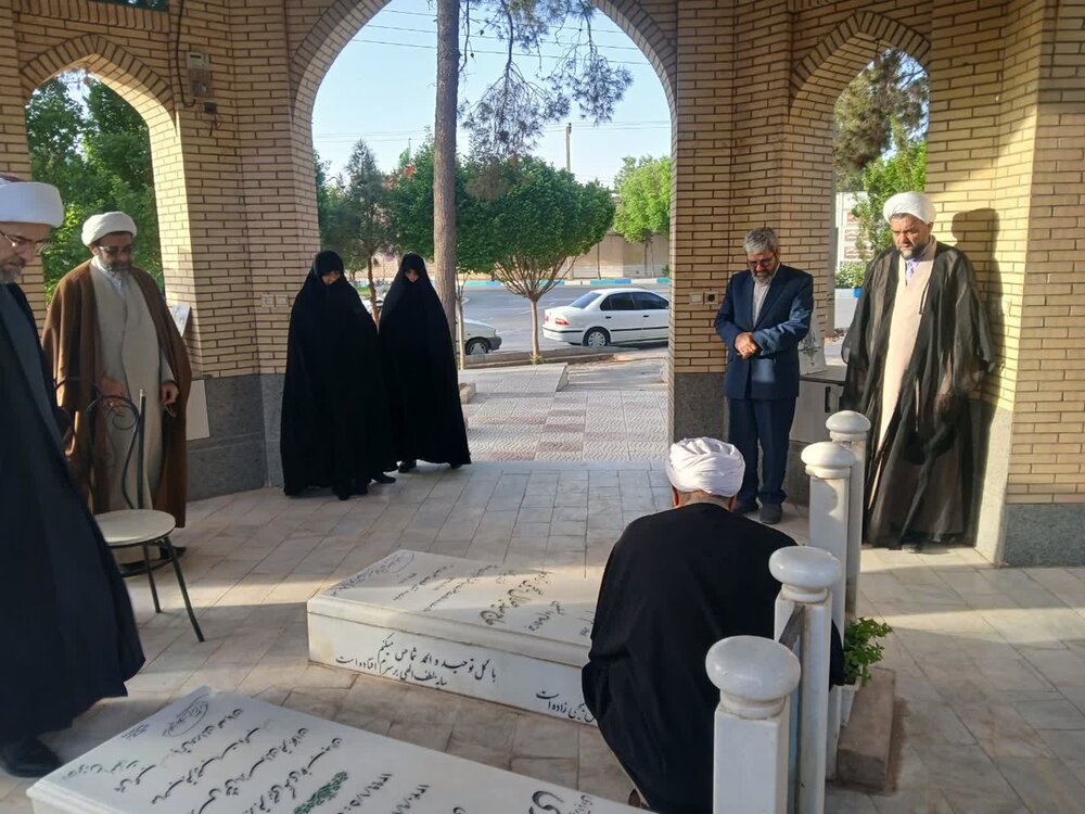 مدیر حوزههای علمیه خواهران کشور در میبد/ برنامههای ویژه و ادای احترام به شخصیتهای علمی و شهدای گرانقدر