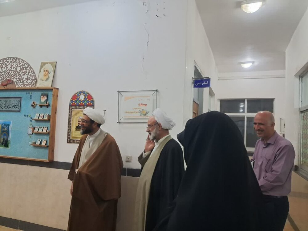 مدیر حوزههای علمیه خواهران کشور در میبد/ برنامههای ویژه و ادای احترام به شخصیتهای علمی و شهدای گرانقدر