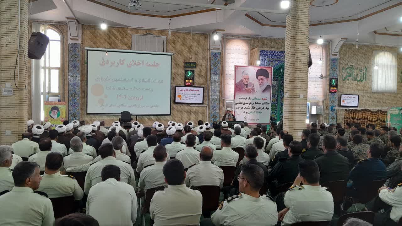 در مکتب شهید سلیمانی سرباز وار زندگی کنیم