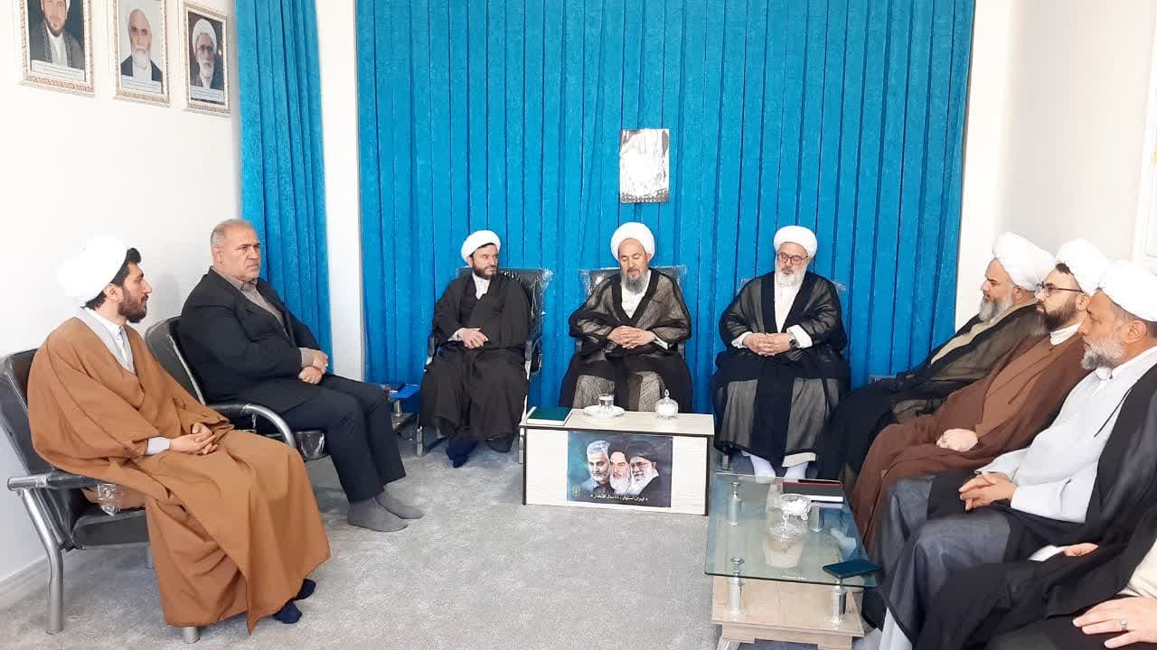  نشست فصلی ائمه جمعه جنوب استان آذربایجان غربی در شاهین‌دژ برگزار شد