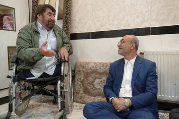 تجلیل استاندار کرمانشاه از جانباز سرافراز و خانواده شهیدان امینی+تصاویر