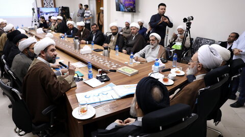 Fotos / Reunión del director del Centro de Actividades Religiosas del Municipio de Teherán con el Ayatolá A'arafi