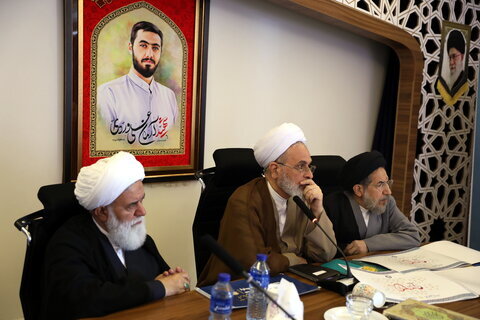 Fotos / Reunión del director del Centro de Actividades Religiosas del Municipio de Teherán con el Ayatolá A'arafi