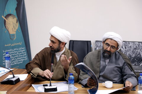 Fotos / Reunión del director del Centro de Actividades Religiosas del Municipio de Teherán con el Ayatolá A'arafi