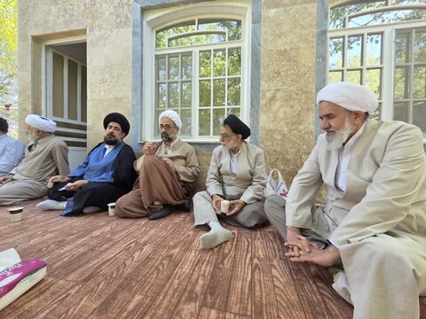 تصاویر/ نشست هم‌اندیشی اساتید مدرسه علمیه آیت‌الله مدنی کاشانی(ره)