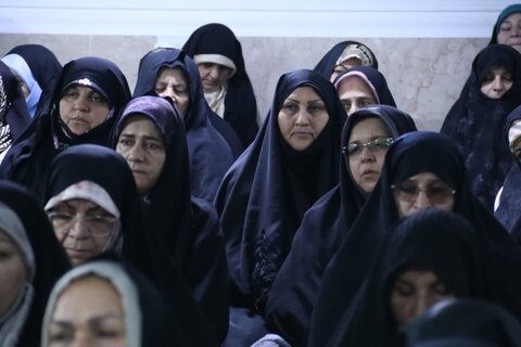 تصاویر /  دیدار امام جمعه آبیک  با مسئولین هیآت مذهبی خواهران