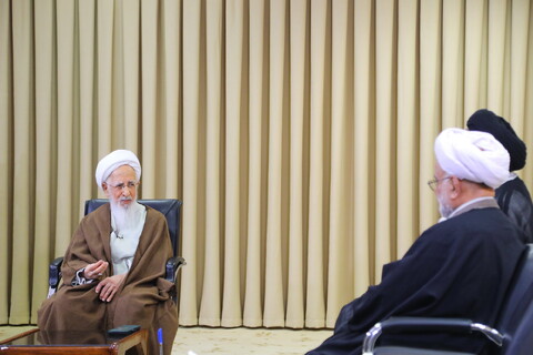 تصاویر /  دیدار نماینده ولی فقیه در امور حج و زیارت با آیت الله العظمی جوادی آملی