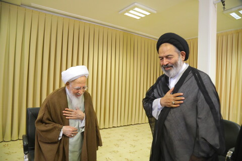 تصاویر /  دیدار نماینده ولی فقیه در امور حج و زیارت با آیت الله العظمی جوادی آملی