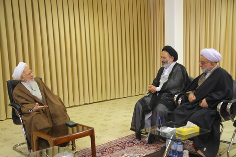 تصاویر /  دیدار نماینده ولی فقیه در امور حج و زیارت با آیت الله العظمی جوادی آملی