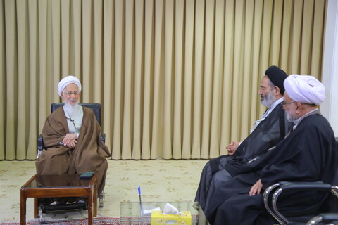 تصاویر /  دیدار نماینده ولی فقیه در امور حج و زیارت با آیت الله العظمی جوادی آملی