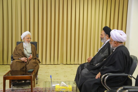 تصاویر /  دیدار نماینده ولی فقیه در امور حج و زیارت با آیت الله العظمی جوادی آملی