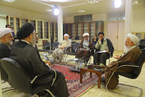 تصاویر /  دیدار نماینده ولی فقیه در امور حج و زیارت با آیت الله العظمی جوادی آملی