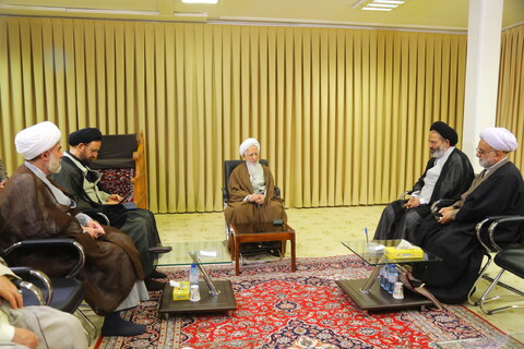 تصاویر /  دیدار نماینده ولی فقیه در امور حج و زیارت با آیت الله العظمی جوادی آملی