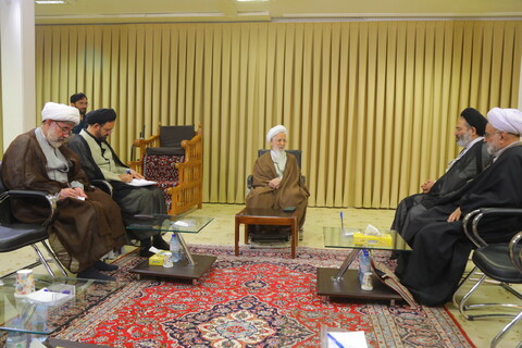 تصاویر /  دیدار نماینده ولی فقیه در امور حج و زیارت با آیت الله العظمی جوادی آملی