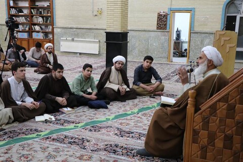 تصاویر/ جلسه اخلاق در حوزه علمیه بناب