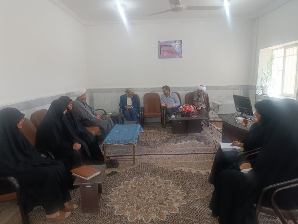 حضور رئیس مرکز برنامه ریزی حوزه علمیه خواهران کشور در مدرسه علمیه حضرت خدیجه (س) بهاباد