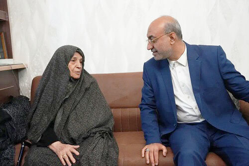 تجلیل استاندار کرمانشاه از جانباز سرافراز و خانواده شهیدان امینی+تصاویر