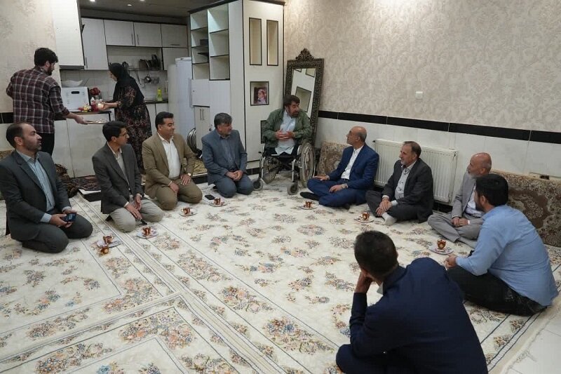 تجلیل استاندار کرمانشاه از جانباز سرافراز و خانواده شهیدان امینی+عکس