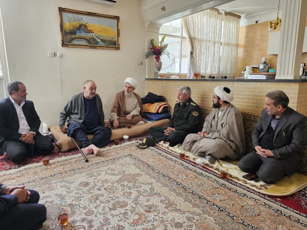 تقدیر امام جمعه بویین زهرا از جانباز و آزاده سرافراز