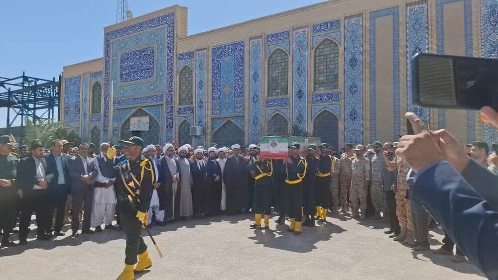 تشییع پیکر مطهر بسیجی اسحاق مختاری‌نیا در زابل