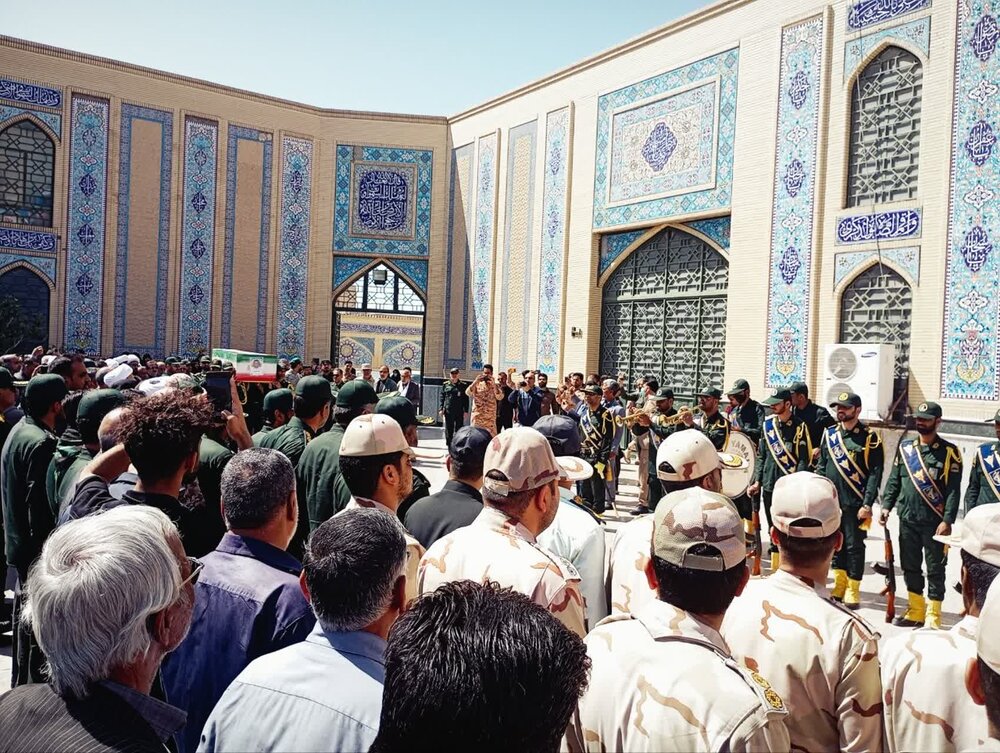 تشییع پیکر مطهر بسیجی اسحاق مختاری‌نیا در زابل