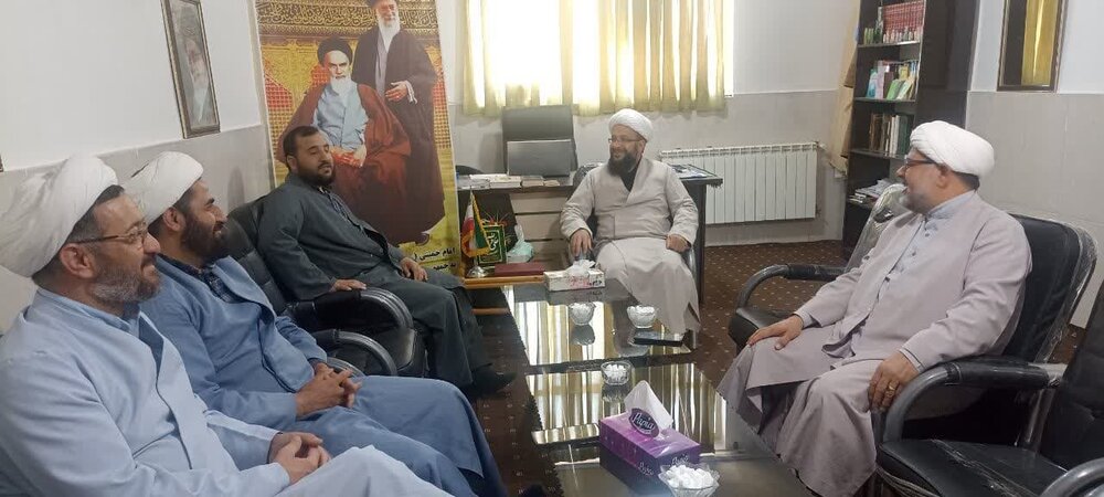 شورای معاونین مدرسه علمیه امام رضا(ع) ملایر برگزار شد