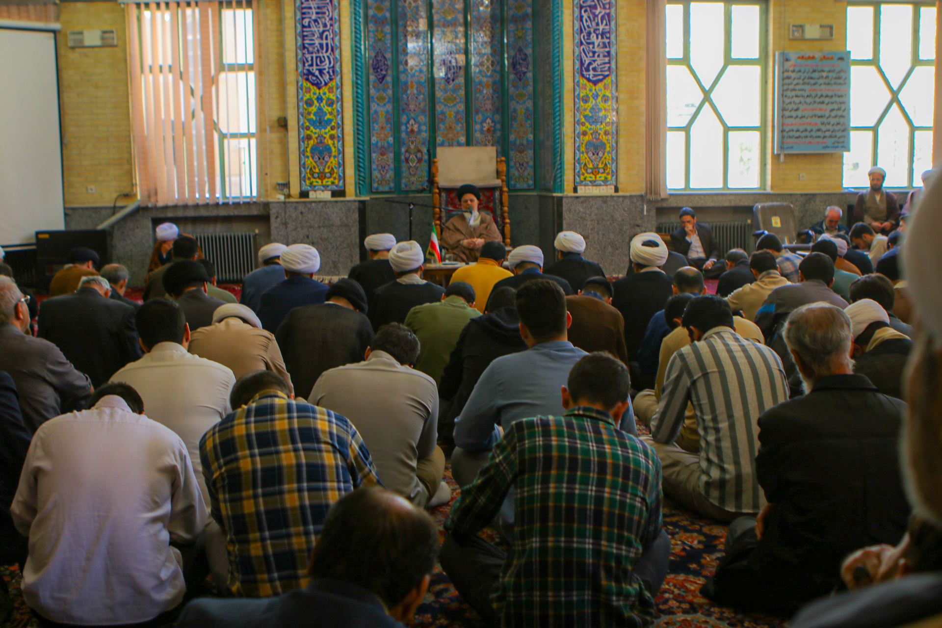 تصاویر/ مراسم توسل به اهل بیت(ع) در مدرسه علمیه آیت الله آخوند همدان