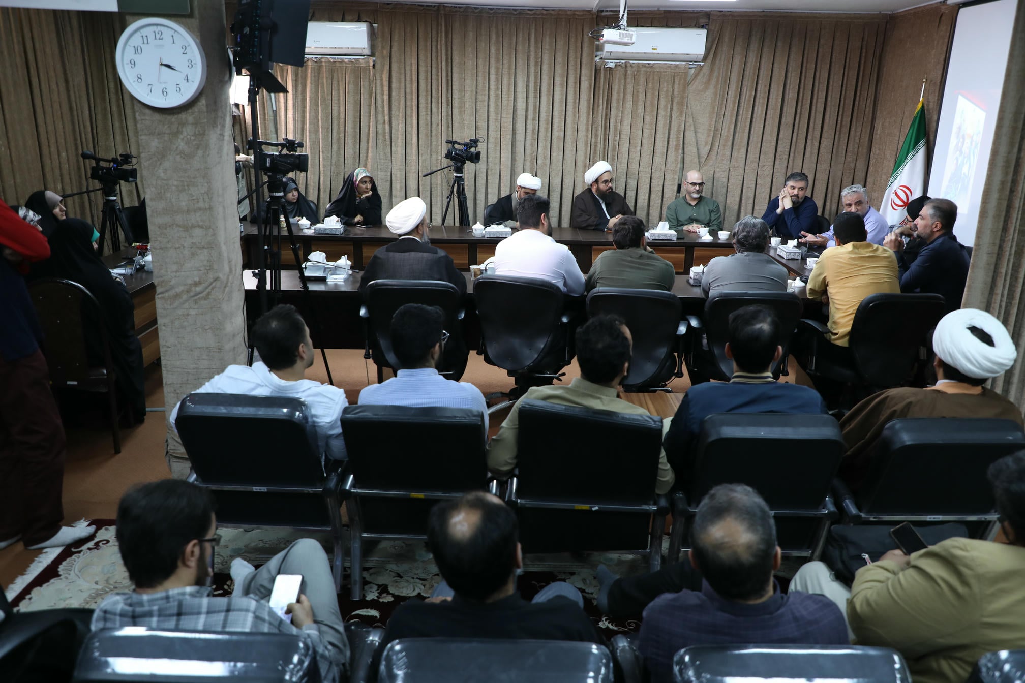 نشست سازندگان سریال تلویزیونی «مرهم» با کارشناسان حوزوی رسانه و تلویزیون + عکس