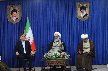 ائمه جمعه در مدیریت مشکلات و بحران‌ها نقش ویژه‌ای دارند