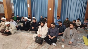 تصاویر/ نشست  طلاب مدرسه علمیه نمازی خوی با مدیر این مدرسه علمیه