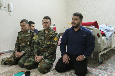 تصاویر / عیادت نماینده ولی‌فقیه در استان قزوین از نیروی ارتش در شهر الوند