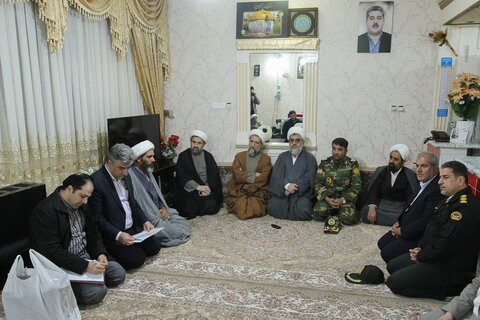 تصاویر / عیادت نماینده ولی‌فقیه در استان قزوین از نیروی ارتش در شهر الوند