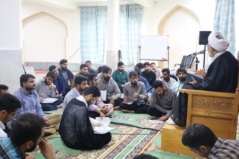 تصاویر/ درس اخلاق طلاب مدرسه علمیه النبی(ص) بندرعباس