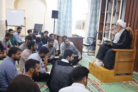 تصاویر/ درس اخلاق طلاب مدرسه علمیه النبی(ص) بندرعباس