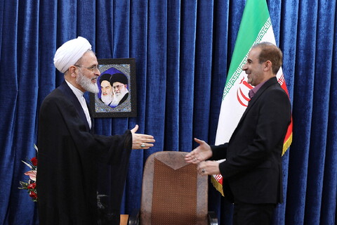 دیدار  مدیرکل صدا و سیمای قم با آیت الله اعرافی