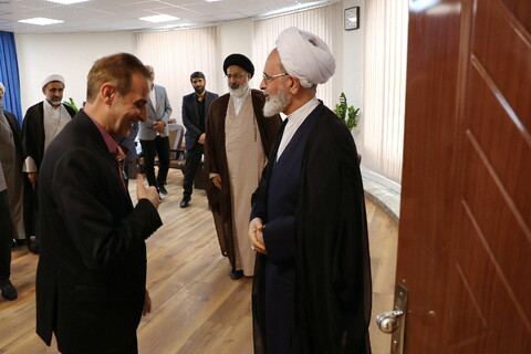 دیدار  مدیرکل صدا و سیمای قم با آیت الله اعرافی