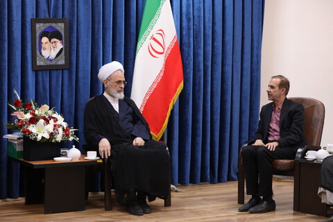 دیدار  مدیرکل صدا و سیمای قم با آیت الله اعرافی