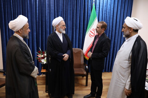 دیدار  مدیرکل صدا و سیمای قم با آیت الله اعرافی