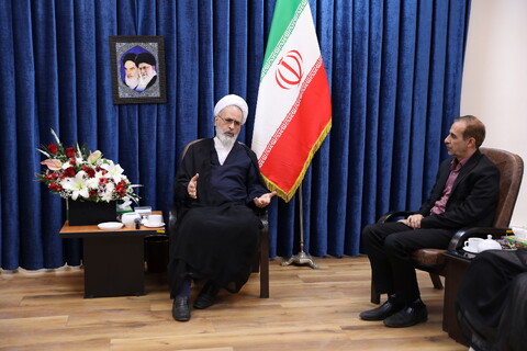 دیدار  مدیرکل صدا و سیمای قم با آیت الله اعرافی