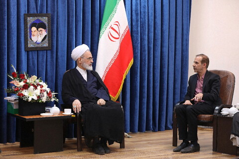 دیدار  مدیرکل صدا و سیمای قم با آیت الله اعرافی