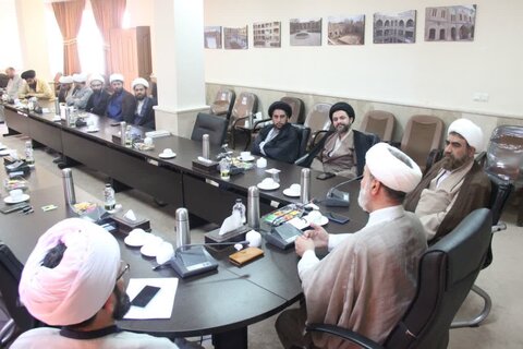 تصاویر / حضور استاد اخلاق حوزه علمیه قم در جمع مدیران مدارس علمیه استان قزوین وکارکنان مرکز مدیریت حوزه علمیه قزوین