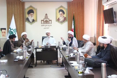 تصاویر / حضور استاد اخلاق حوزه علمیه قم در جمع مدیران مدارس علمیه استان قزوین وکارکنان مرکز مدیریت حوزه علمیه قزوین