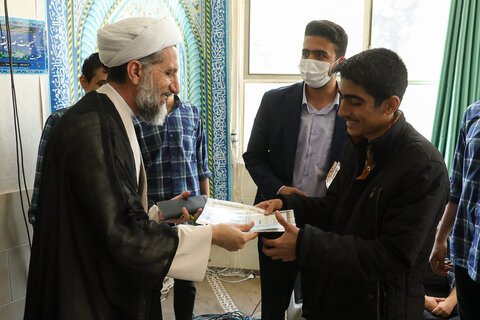 تصاویر /نشست صمیمانه آیت‌الله مظفری با دانش‌آموزان دبیرستان علامه جعفری (ره) قزوین