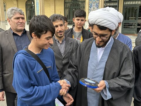 تصاویر/ بازدید دانش آموزان مدرسه امیر کبیر شهرستان نقده از مدرسه علمیه این شهرستان