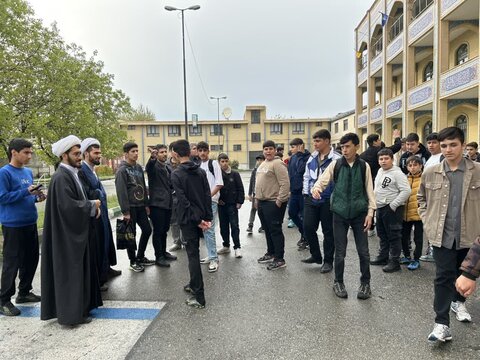 تصاویر/ بازدید دانش آموزان مدرسه امیر کبیر شهرستان نقده از مدرسه علمیه این شهرستان