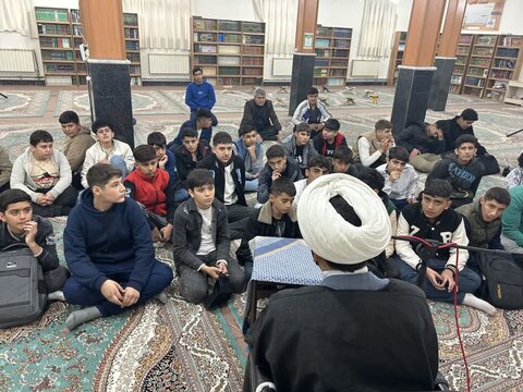 تصاویر/ بازدید دانش آموزان مدرسه امیر کبیر شهرستان نقده از مدرسه علمیه این شهرستان